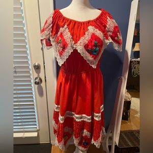 Beautiful Vtg Embroidered Lace Edged Dress